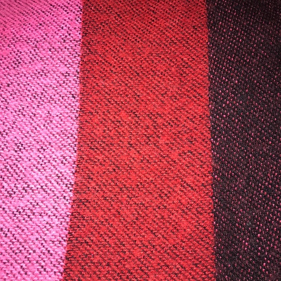 ❌SOLD❌ Victoria’s Secret throw blanket - Picture 2 of 3